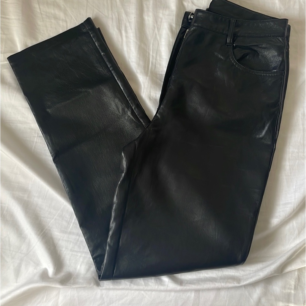 Black Melina pants from Aritzia by the brand Wilfred